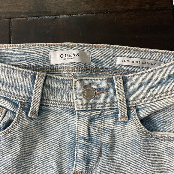 GUESS skinny jeans - size 24 - NWT - light wash - Picture 2 of 5